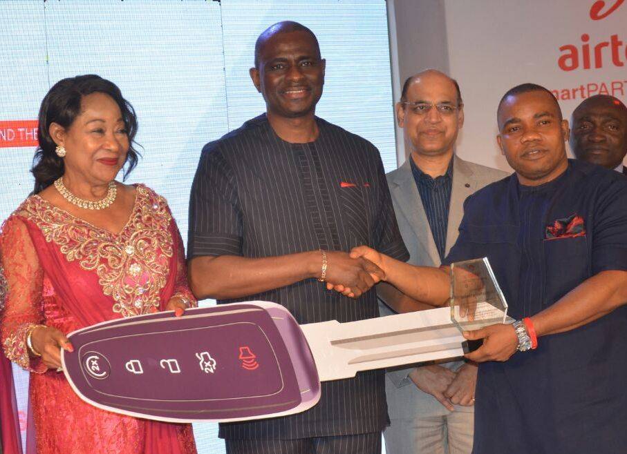 L-R, President, Lagos State Chamber of Commerce & Industry (LCCI), Chief (Mrs.) Nike Akande; Managing Director and Chief Executive Officer, Airtel Nigeria, Segun Ogunsanya; Chief Technical Officer, Airtel, Col. Awadhesh Kalia and Senior Manager, Idems Ultimate Ltd, Ubong Imoh during the presentation of CEO Award for Excellence in Customer Acquisition to Idems Ultimate at the Airtel Smart Partners Awards 2016 organised by the telco to honour its Channel Partners, held in Victoria Island, Lagos.